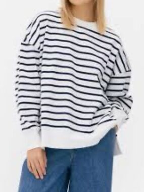 Primark Oversized Striped Crewneck in Cream & Black